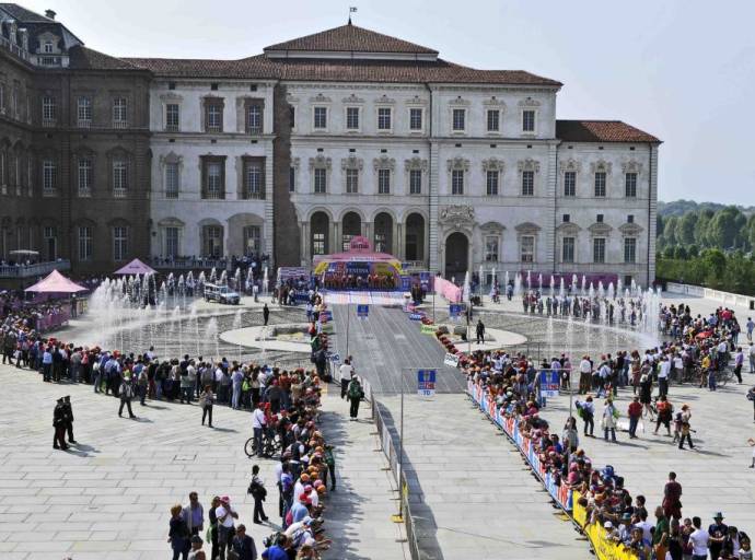 Giro d'Italia: tutte le limitazioni al traffico per le tappe Venaria-Torino e San Francesco al Campo-Oropa